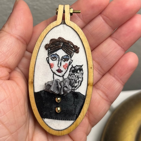 THE WIDOW’S OWL Embroidered Portrait Pendant - Picture 4 of 4